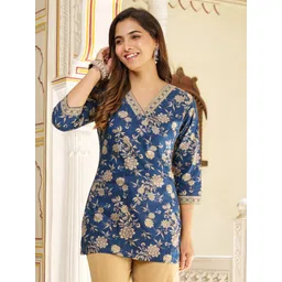 Kaftanize Floral Printed V-Neck Kurti-image-32