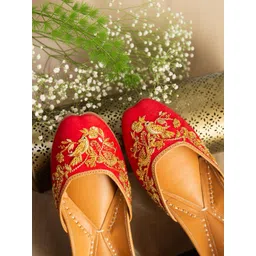 Kala India Women Embellished Ethnic Mojaris with Embroidered Flats-picture-35