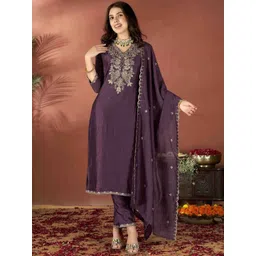 KALINI Floral Yoke Design V-Neck Thread Work Straight Kurta With Trouser & Dupatta-image-2