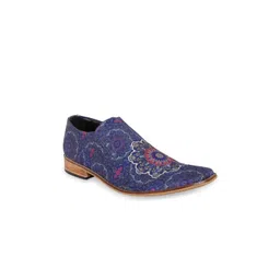 Kanvas Men Printed Slip-On Shoes-image-2