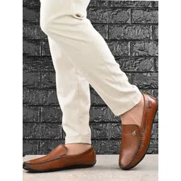 KARADDI Men Textured Lightweight Slip-On Loafers-picture-11