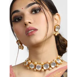 KARATCART Gold-Plated & White Pearl Beaded Polki Kundan-Studded Handcrafted Choker Jewellery Set-picture-34