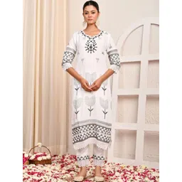 Karaveera Women Ethnic Motifs Printed Kurta with Trousers & Dupatta-picture-28