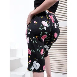 KASSUALLY Black Cotton Floral Print Shorts image 2