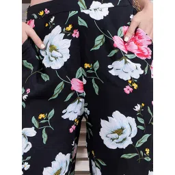 KASSUALLY Black Cotton Floral Print Shorts image 3