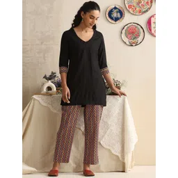 Khushal K Printed Cotton V-Neck Three Fourth Sleeve Tunic With Trouser Co-Ords-picture-18