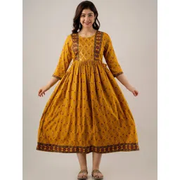 KIAARON Women Floral Printed Gotta Patti Floral Maternity Kurta-picture-15