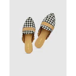 kiana house of fashion Kiana Women Printed Canvas Mules-picture-39