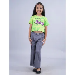 KiddoPanti Girls Printed T-shirt with Trousers-picture-34