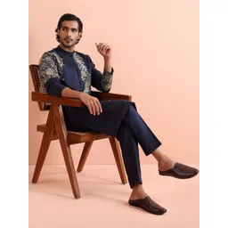 KISAH Floral Yoke Design Thread Work Mandarin Collar Straight Kurta With Trousers-picture-17