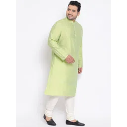 KISAH PLUS Men Green Solid Straight Kurta image 5