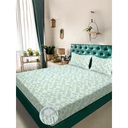 KLOTTHE Green Polycotton Geometric Fine Fitted 300 GSM King Bedsheets-picture-27