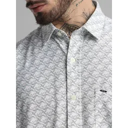 Klub Fox Men Slim Fit Spread Collar Geometric Printed Cotton Casual Shirt image 3