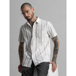 Klub Fox Men Slim Fit Spread Collar Vertical Striped Cotton Casual Shirt-picture-38