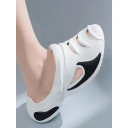 KNIEVL Men Self Designed Clogs image 2