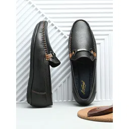 knoos Men Solid Horsebit Loafers-picture-26