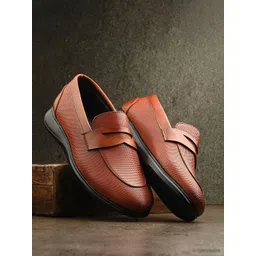 knoos Men Textured Loafers-picture-16