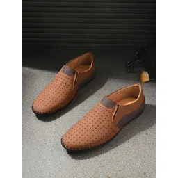 knoos Men Textured Loafers-picture-10