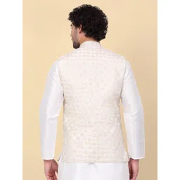 kraft india Printed Men Waistcoat image 2