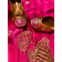 Kurrbat Women Embellished Embroidered Leather Ethnic Mojaris-picture-23