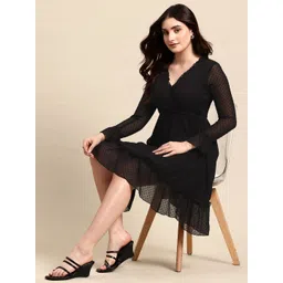 La Zoire V-Neck Chiffon Dress-picture-13