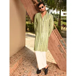 Laalzari Men Embroidered Thread Work Kurta-picture-25
