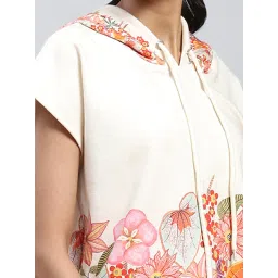 Label Ritu Kumar Off White Floral Hooded T-Shirt With Shorts image 5