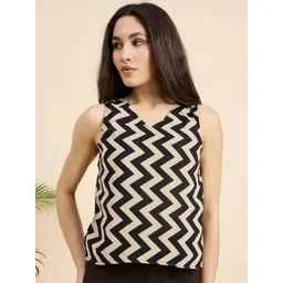 Lady Stark Women Geometric Printed V-Neck Top-picture-37