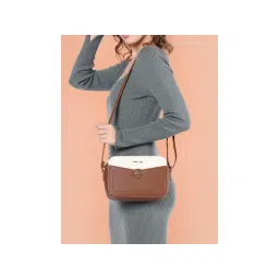 Lavie Luxe Women's Rise 4c Box Sling (Tan) (M)-picture-12