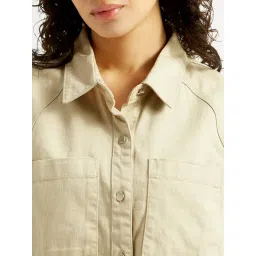 Levi's Women's Solid Spread Collar Shirt image 4