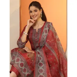 Libas Floral Printed Notch Neck Straight Kurta With Trousers & Dupatta-image-7