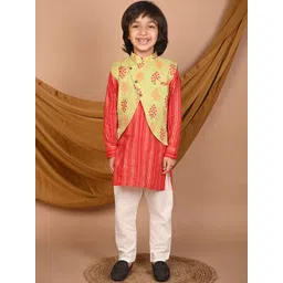 LIL PITAARA Floral Printed Pure Cotton Kurta & Pyjamas With Nehru Jacket-picture-24