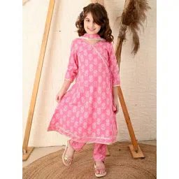 LilPicks Kids Pink Floral Print Kurta, Pyjamas & Dupatta-picture-12