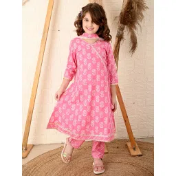 LilPicks Kids Pink Floral Print Kurta, Pyjamas & Dupatta image 1
