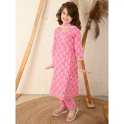 LilPicks Kids Pink Floral Print Kurta, Pyjamas & Dupatta image 4