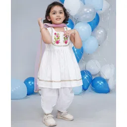 Little Bansi Cotton Woven Sleeveless Floral Embroidered & Gota Lace Embellished Kurta & Salwar With Dupatta Set - White-picture-11