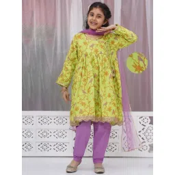 Little Bansi Girls Green Cotton Self Design Suit Set-picture-24