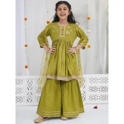 Little Bansi Girls Green Embroidered Regular Fit Suit Set-picture-10