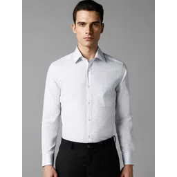 Louis Philippe Checked Spread Collar Pure Cotton Formal Shirt-picture-19