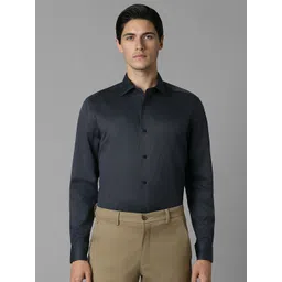 Louis Philippe Men Solid Spread Collar Pure Cotton Formal Shirt-image-32