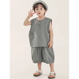 LULU & SKY Boys Striped T-shirt with Shorts-picture-11