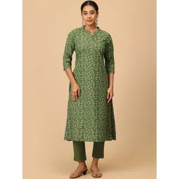 MAKEOVER FASHIONS Women Floral Printed Regular Kurta with Trousers-picture-13