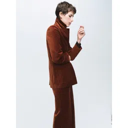 MANGO Velvet Finish Notched Lapel Single-Breasted Blazer-picture-37