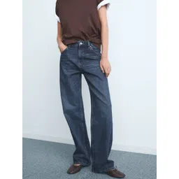 MANGO Women Mid-Rise Pure Cotton Straight Fit Light Fade Jeans-picture-19