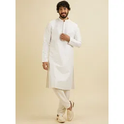 Manyavar Floral Embroidered Sequinned Mandarin Collar Straight Kurta With Trousers-picture-16