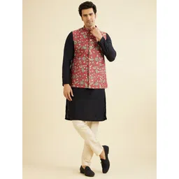 Manyavar Men Mandarin Collar Sherwani Set-image-42