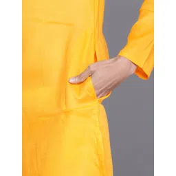 Manyavar Men Solid Kurta with Pyjamas image 2