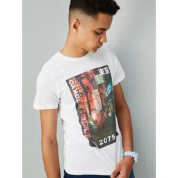 max Boys Printed V-Neck T-shirt image 2