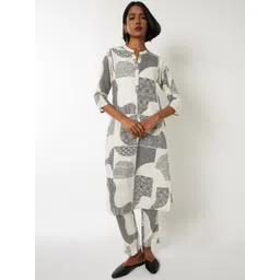 max Floral Printed Mandarin Collar Kurta With Trousers image 1