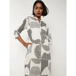 max Floral Printed Mandarin Collar Kurta With Trousers image 3